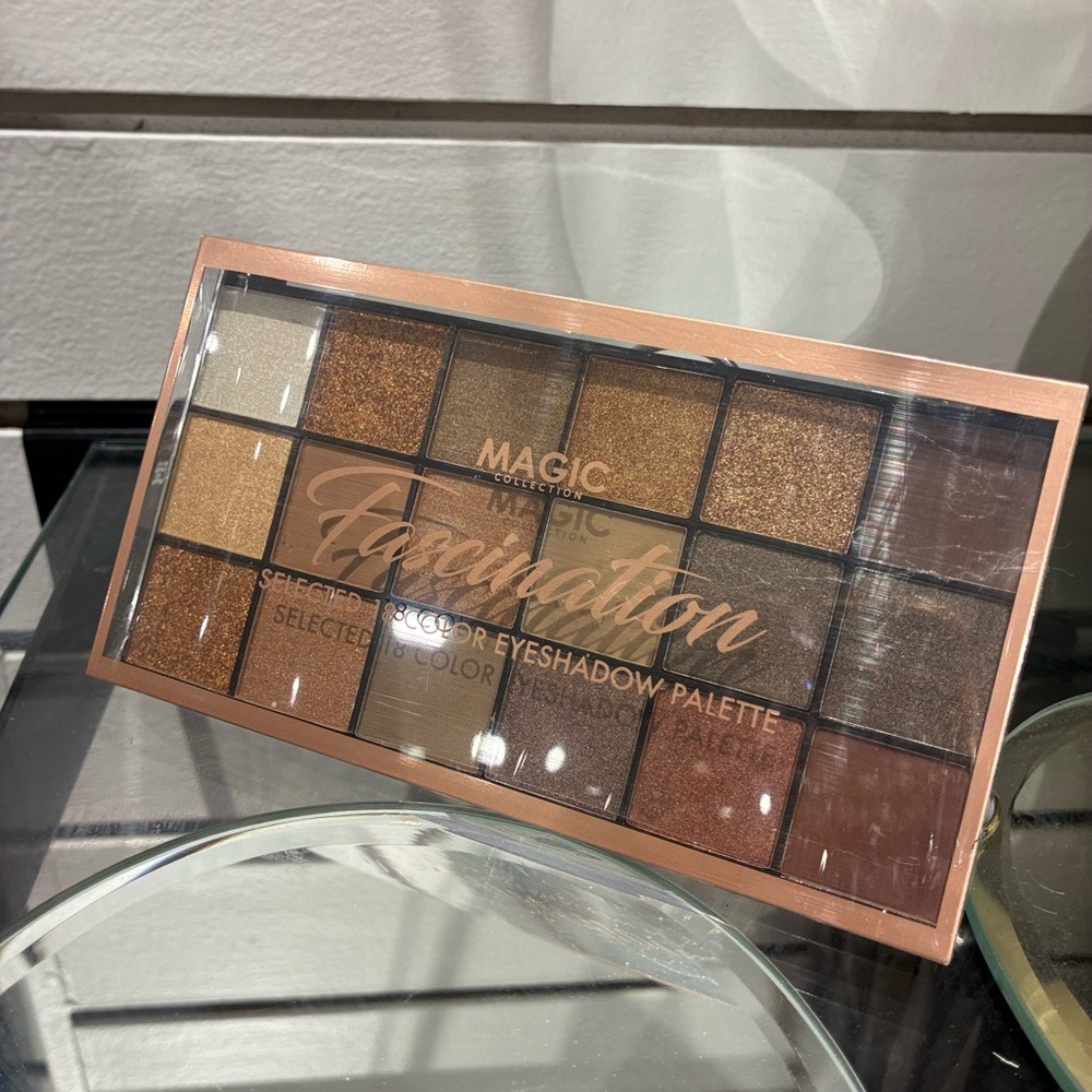 IC COLLECTION Magic Fascination Eyeshadow Palette - Gold and Brown Hues